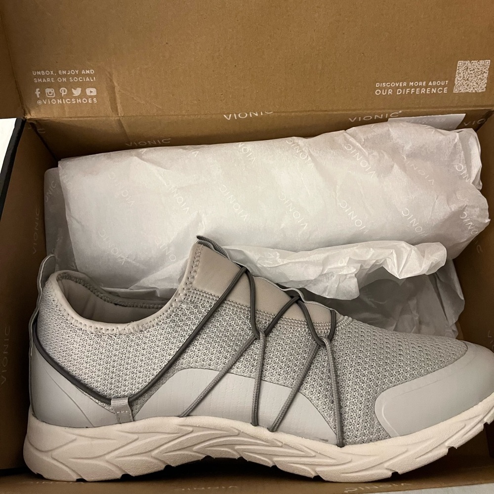 Vionic Light Gray Knit Sneakers
